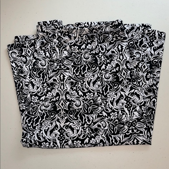 Axcess Black and White Patterned Midi Skirt - Picture 9 of 9